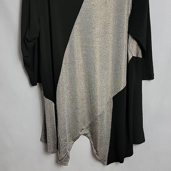 🖤5/$20🖤 AVENUE..black and metallic oversized top.. - Picture 10 of 13